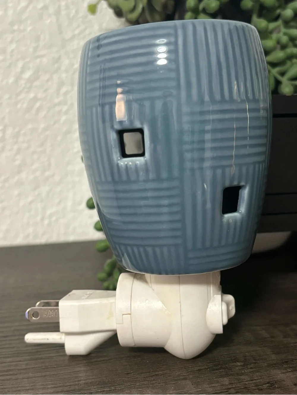 Scentsy Ceramic Plug-In Wax Warmer - Red or Blue